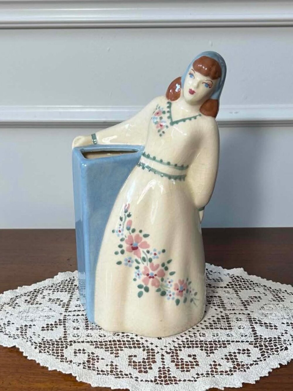 Vintage 1940s Weil Ware California Pottery Country Girl Figurine Vase 10” - Orig